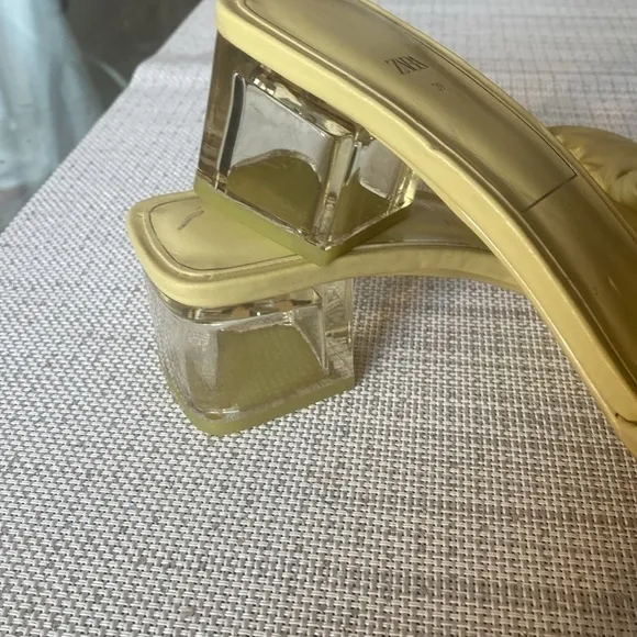 ZARA Women's Yellow Open Toe Sandals Size 39 In Great Shape!!
